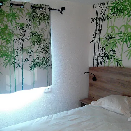 Merogis Hotel *